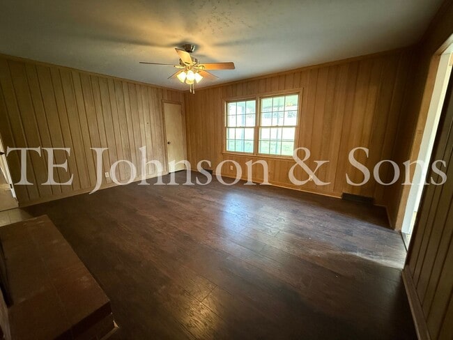Building Photo - Spacious 4BR Home with Finished Basement, Screened Porch & Garage in Winston-Salem