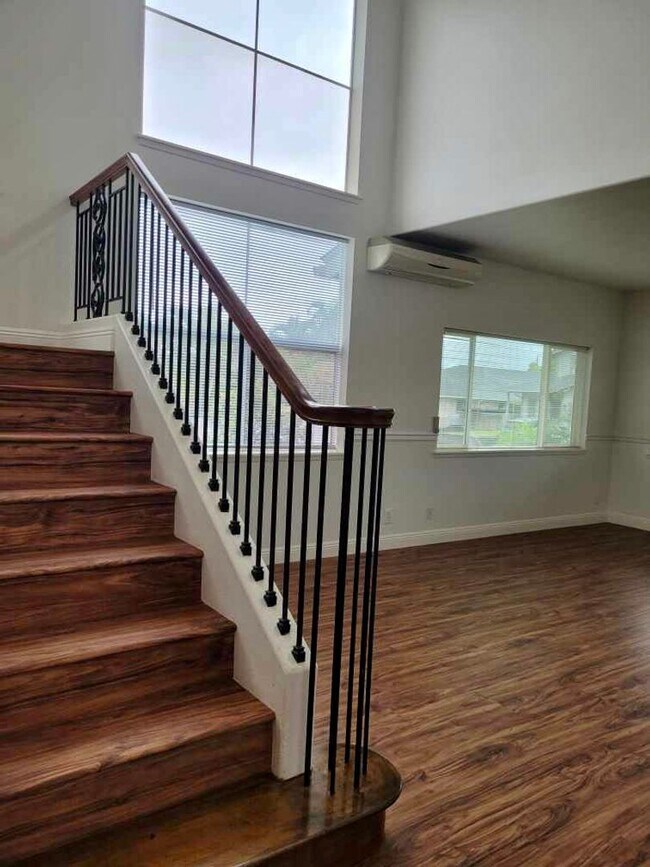 Building Photo - For Rent | 4 Bedroom, 3 Bathroom house with 2 Car Garage