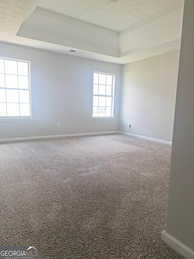 Building Photo - 5646 One Lake Way