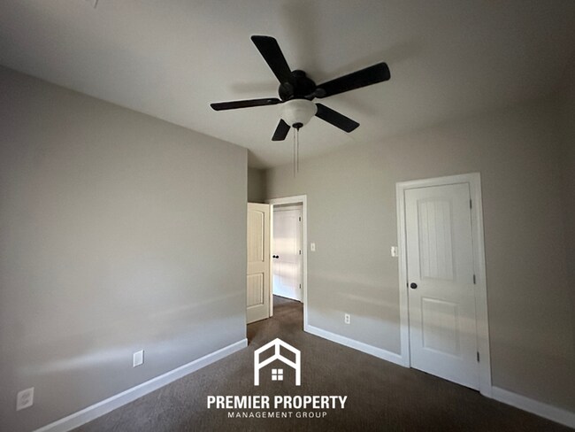 Building Photo - 6942 Lagrange Grove Dr