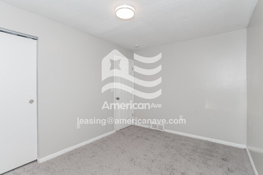 Building Photo - 3075 Percy Ave