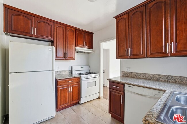 Building Photo - 1440 S Sherbourne Dr