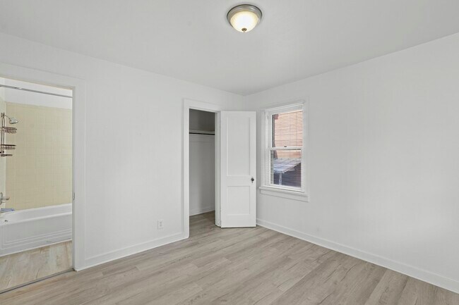 Building Photo - 1034 Pleasant Street, Unit A