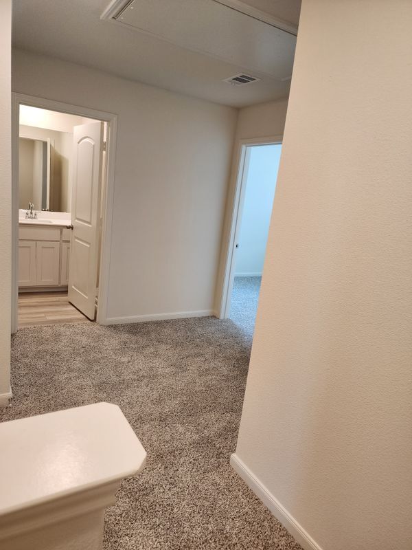 Building Photo - 304 Marsh Ln