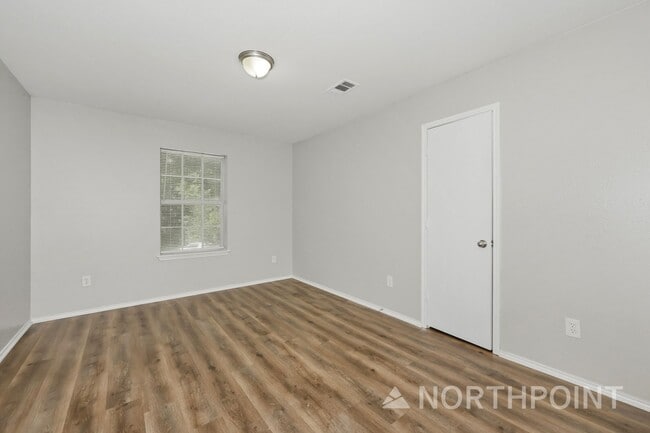 Building Photo - 4BR/2BA | Newly Renovated Single Family Home | 1-Car Garage Parking | In Dallas!