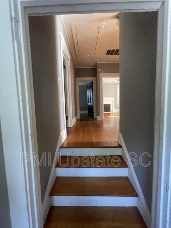 Building Photo - 181 N Fairview Ave