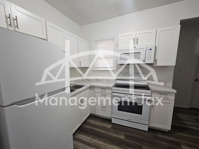 Building Photo - 1165 Hart St