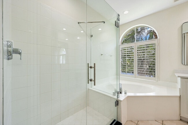 Building Photo - 1580 Clermont Dr