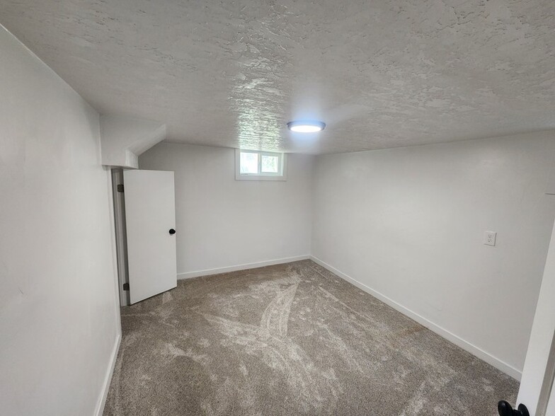 Building Photo - 1061 20th St