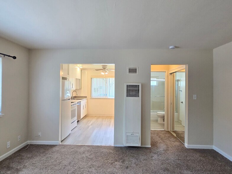 Building Photo - 3579 Agate Dr