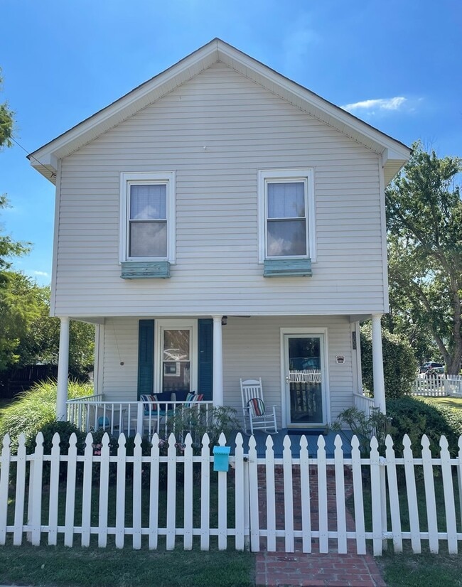 Building Photo - 309 Strawberry St