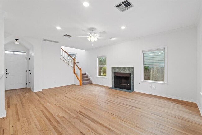 Building Photo - 5512 William Holland Ave