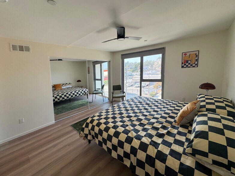 Building Photo - 4548 Huntington Dr S