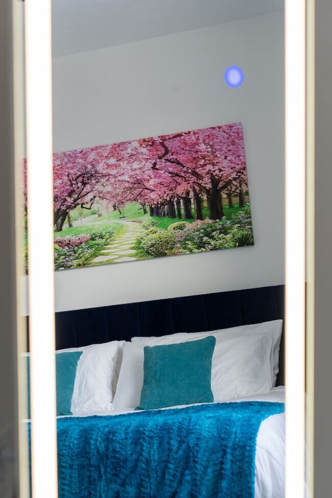 Building Photo - 5842 Leisure Ln