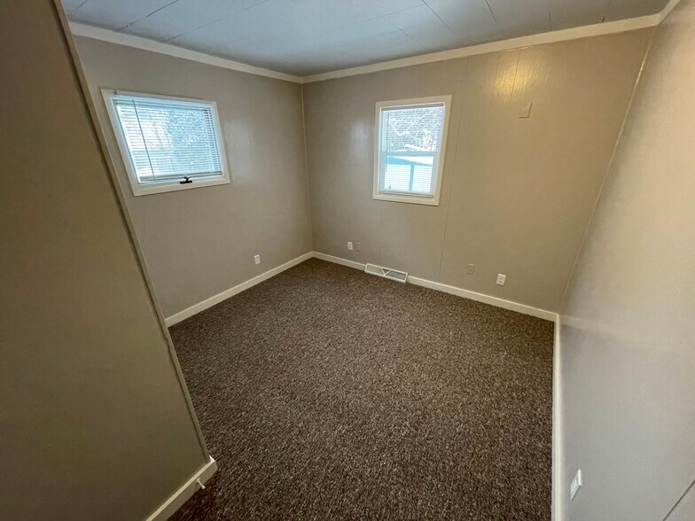 Building Photo - 7 W Hwy 61