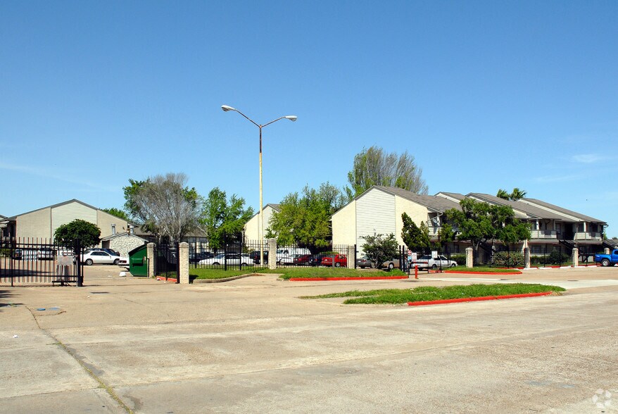 Plaza Azul Apartments Houston Tx Apartment Finder Primary Photo Plaza Azul Apartments