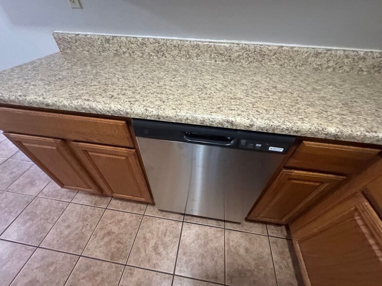 Building Photo - 5493 Adams Cir