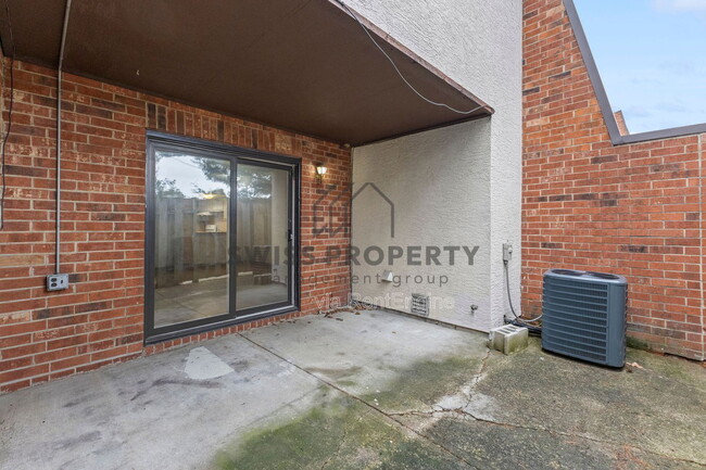 Building Photo - 5 King Arthur Ct