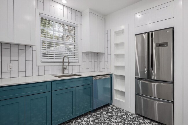 Building Photo - 804 W 31st St