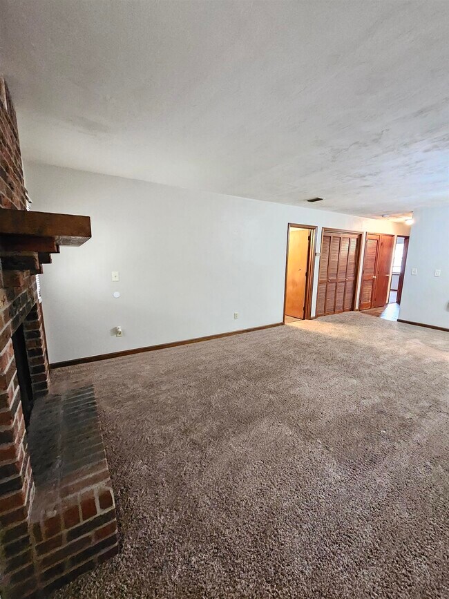 Building Photo - 2917 Woodrich Dr