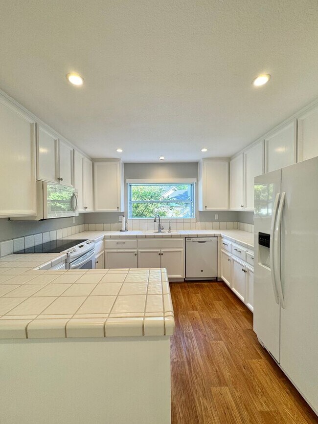 Building Photo - Napa, Gated Community Single Story 2 Bedro...