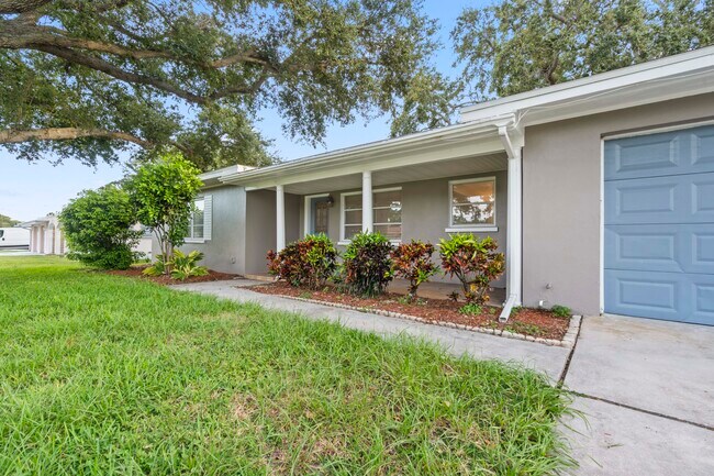 Building Photo - 2192 Belmar Dr