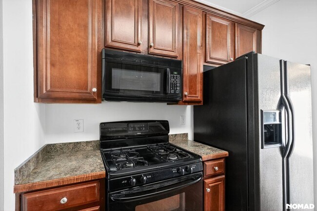 Building Photo - 235 River Green Ave