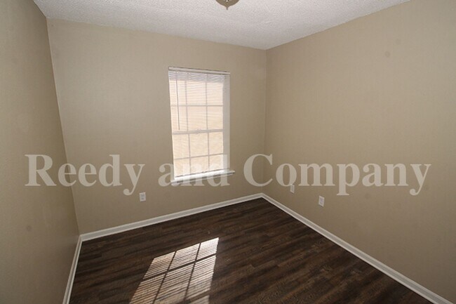 Building Photo - 3230 Sweet Springs Dr