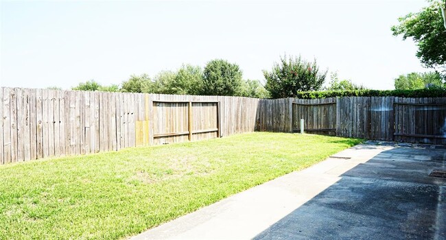Building Photo - 9959 Driftwood Park Dr