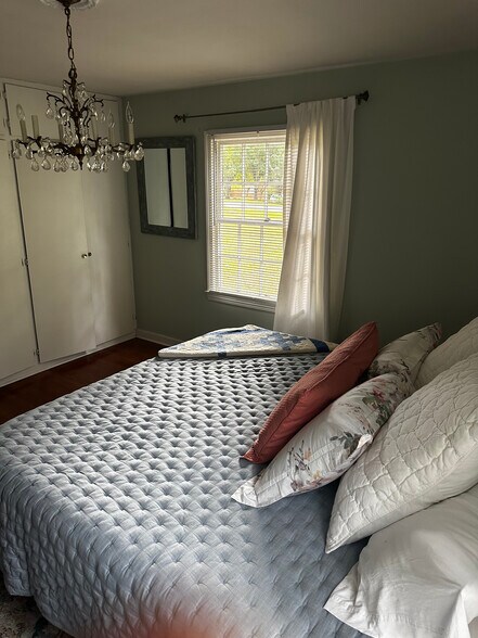 Building Photo - 1334 Columbia Dr