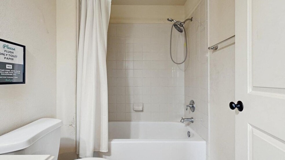 Building Photo - Beautifully updated home in a peaceful Geo...