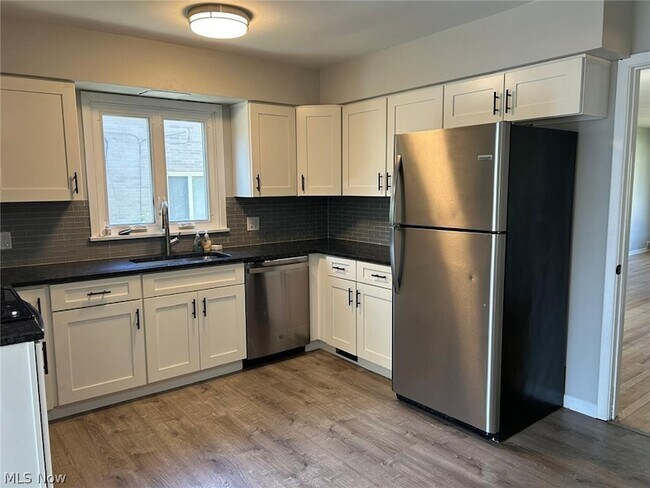 Building Photo - 17914 Chagrin Blvd