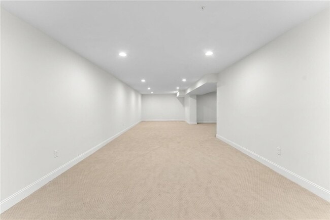 Building Photo - 433 Fairmont Dr