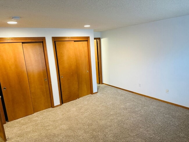 Building Photo - Charmin One Level Home w/ RV Parking