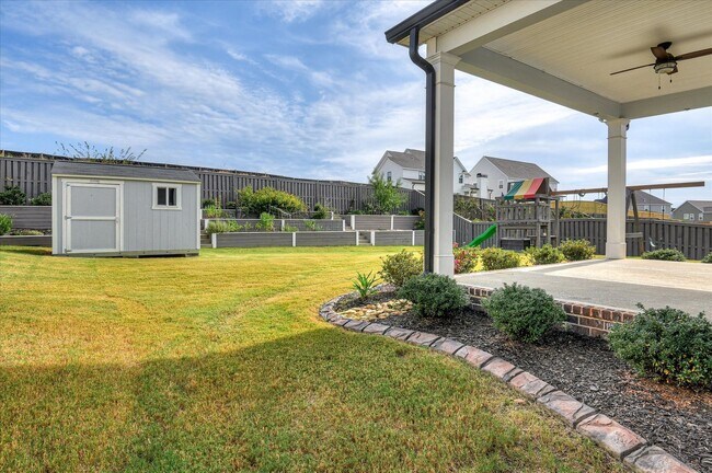 Building Photo - 3067 Rosewood Dr