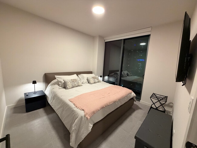 Building Photo - 121 NE 5th St