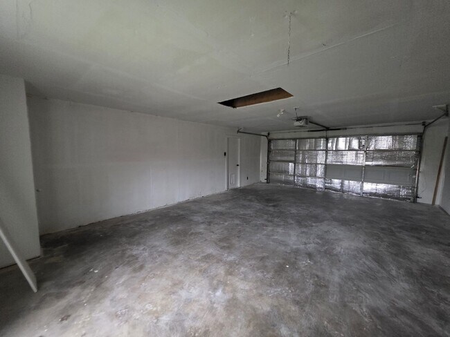 Building Photo - Spacious 4-Bedroom Home with Pool & Spa in...