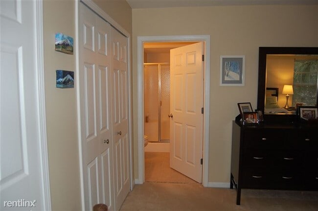 Building Photo - 9924 E Berry Dr