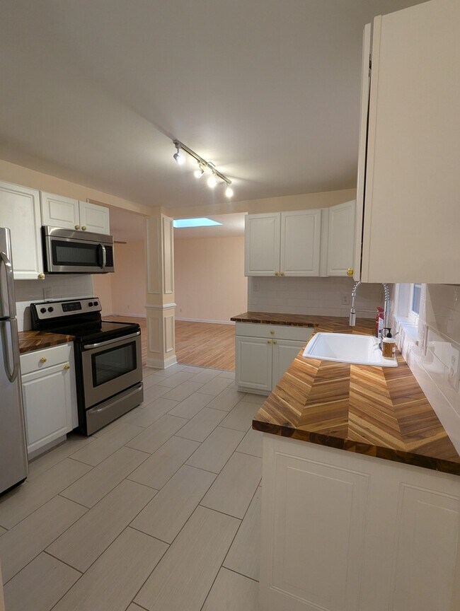 Building Photo - 2506 N Duke St