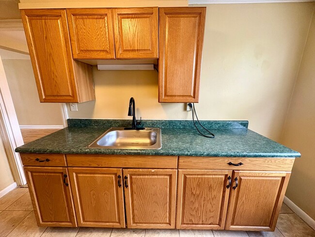 Building Photo - 3 Bedroom 1 Bathroom in Harrisburg!