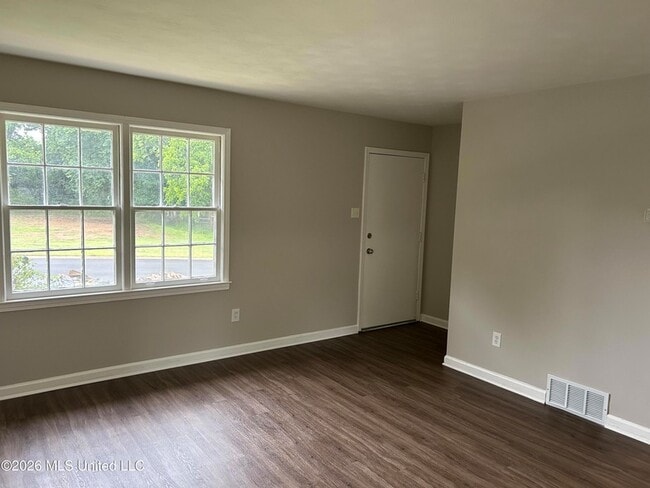 Building Photo - 1296 Vicksburg Dr