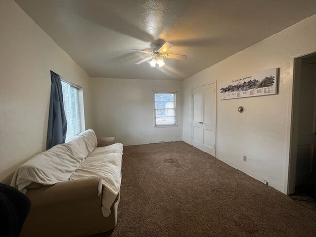 Building Photo - Charming 1 bedroom Duplex