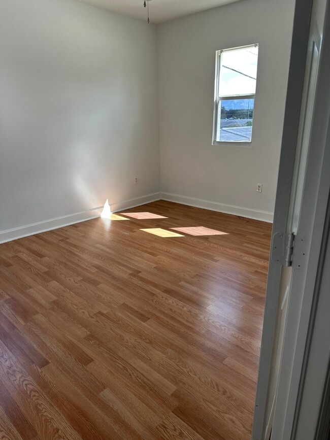 Building Photo - 932 N Federal Hwy