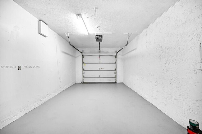 Building Photo - 304 SW 77th Ave