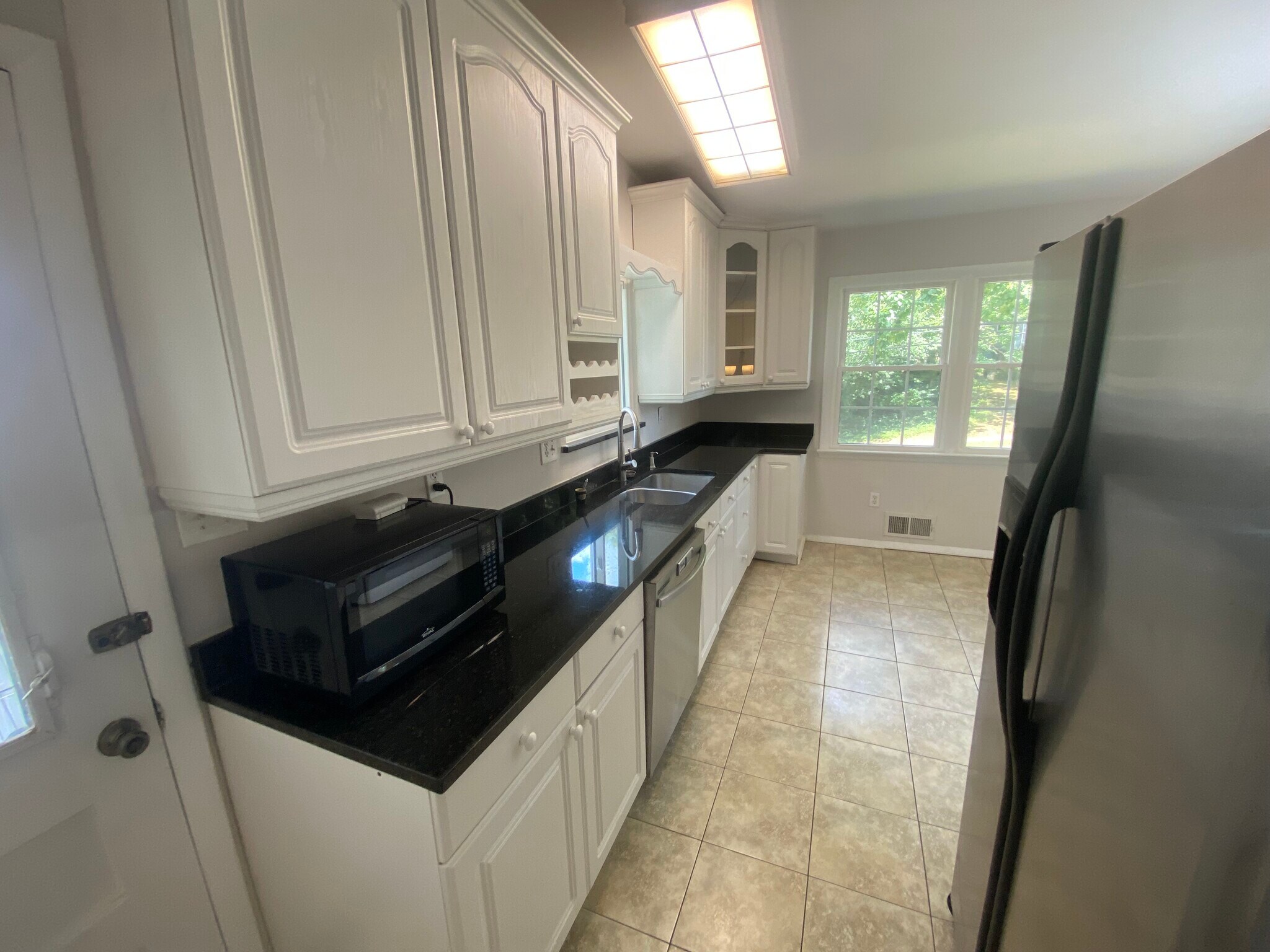 Kitchen - 4616 Twinbrook Rd