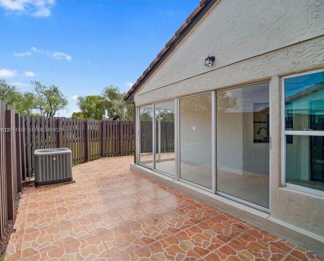 Building Photo - 15270 SW 45th Terrace