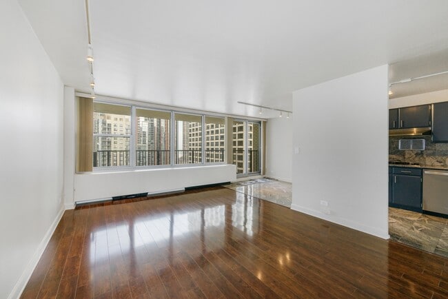 Building Photo - 400 E Randolph St