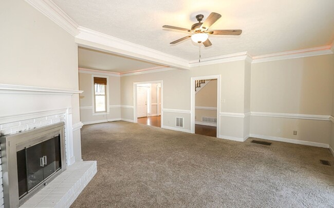 Building Photo - 809 Houndslake Dr