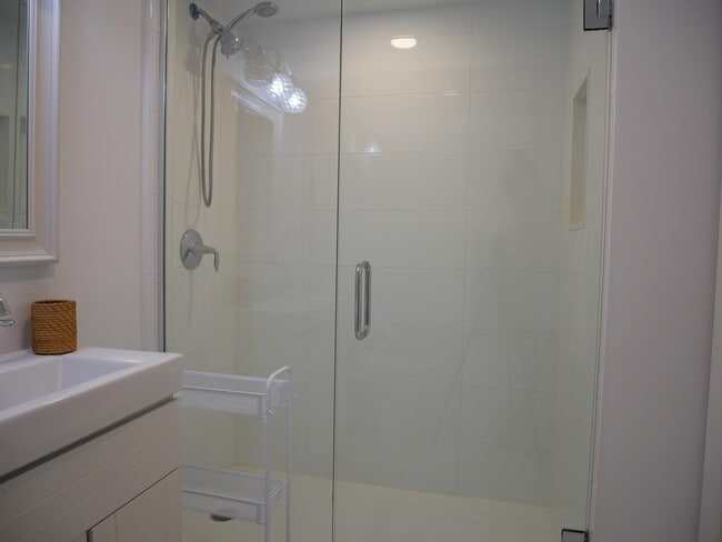 Building Photo - 235 Sunrise Ave