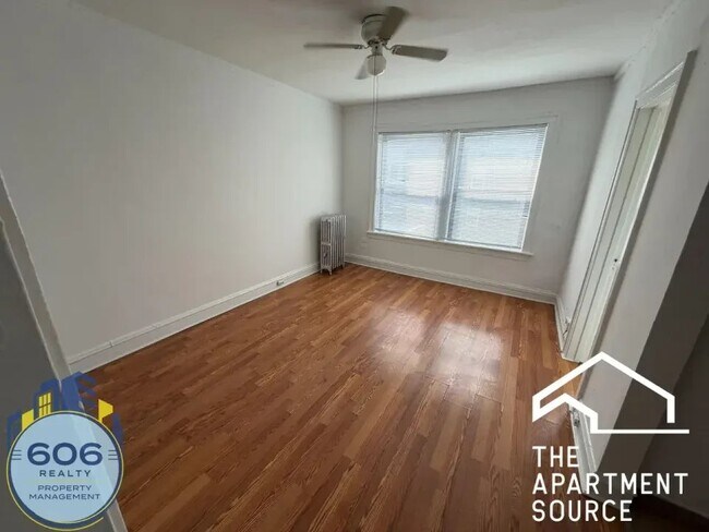 Building Photo - 1135 W Lunt Ave
